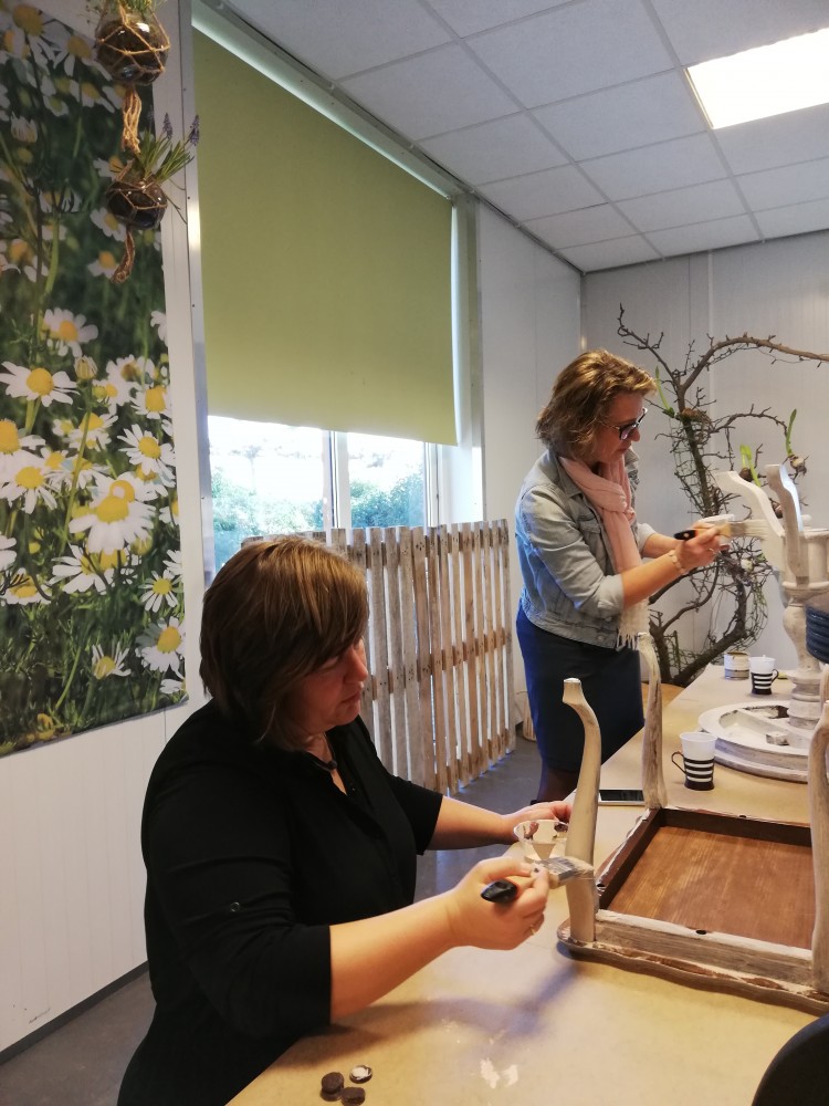 Workshop restyle klein-meubelen met krijtverf - image 2