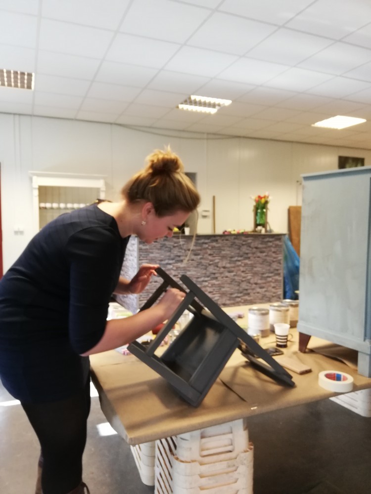 Workshop restyle klein-meubelen met krijtverf - image 3